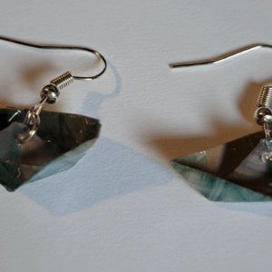 Pendientes origami hechos de papel