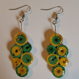 Pendientes de cartulina con brillantes