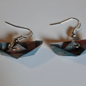 Pendientes origami hechos de papel